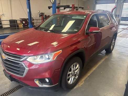 Used 2020 Chevrolet Traverse LT FWD image 2