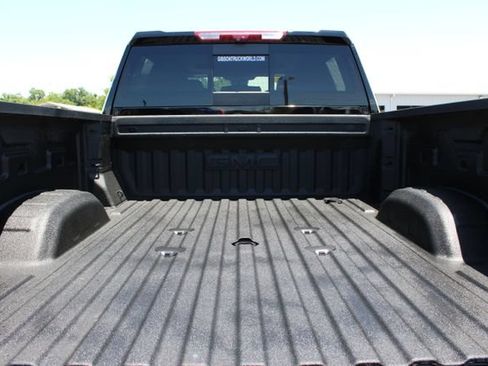 Used 2025 GMC Sierra 2500 AT4 w/ AT4 Premium Plus Package AWD/4WD image 10