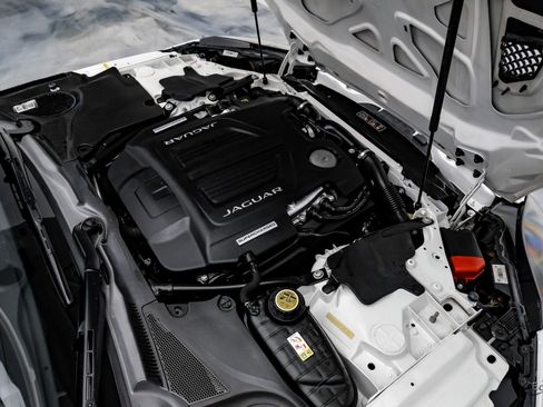 Used 2016 Jaguar F-TYPE R image 92