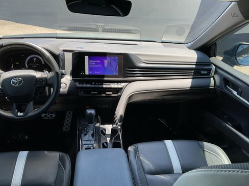 Used 2025 Toyota Camry SE w/ Convenience Package FWD image 16