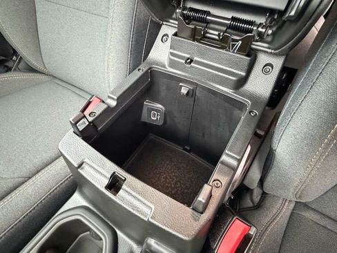 Used 2025 Jeep Wrangler Unlimited Sahara image 27