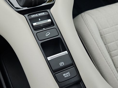 Certified 2025 Honda HR-V LX image 16