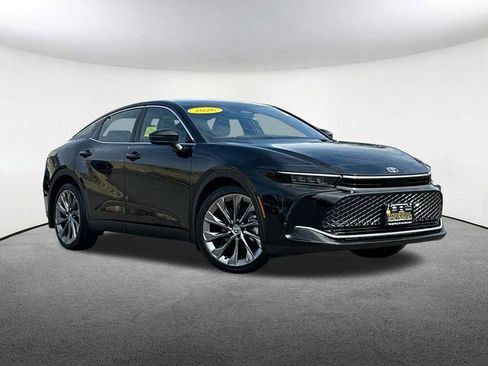 Used 2026 Toyota Crown Limited w/ Advanced Technology Package image 2