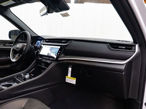 New 2026 Jeep Grand Cherokee Altitude image 34