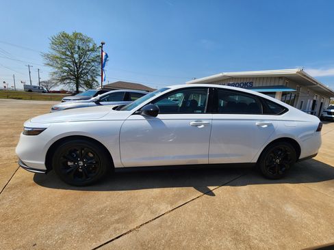 Used 2025 Honda Accord SE image 8