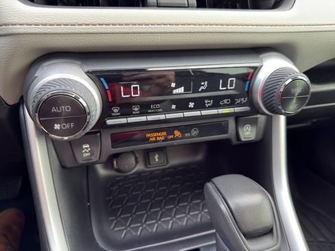 Certified 2022 Toyota RAV4 XLE w/ Convenience Package FWD image 17