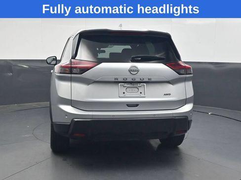 Used 2025 Nissan Rogue SV AWD/4WD image 5