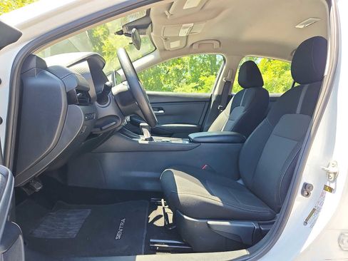 Used 2025 Nissan Sentra SV FWD image 13