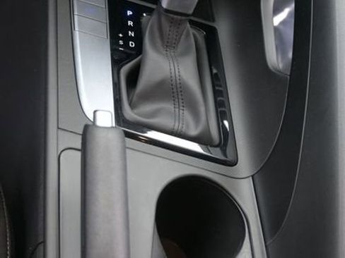 Used 2024 Hyundai Elantra SEL image 14