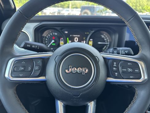 Used 2024 Jeep Wrangler Unlimited Sahara AWD/4WD image 10