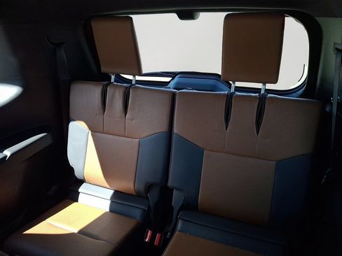 Used 2024 Lexus GX 550 w/ Accessory Package (2T) AWD/4WD image 11