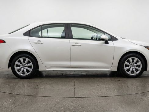 Used 2025 Toyota Corolla LE image 11
