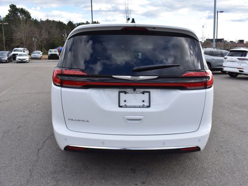 New 2026 Chrysler Pacifica Select image 8