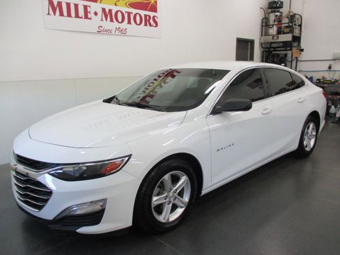 Used 2023 Chevrolet Malibu LS image 3