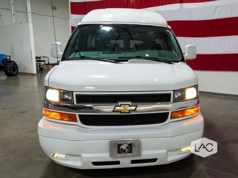 Used 2019 Chevrolet Express 2500 Extended w/ Enhanced Convenience Package image 6
