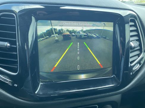 Used 2018 Jeep Compass Limited w/ Navigation Group image 17