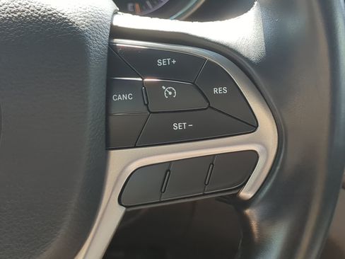 Used 2021 Jeep Grand Cherokee Laredo RWD image 22