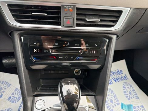 Used 2025 Volkswagen Taos SE image 20