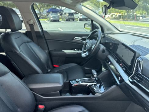 Used 2025 Kia Sportage EX FWD image 32