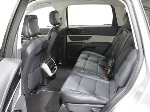 Used 2025 Lincoln Nautilus Premier AWD/4WD image 18