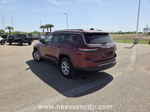 Used 2022 Jeep Grand Cherokee L Limited w/ Luxury Tech Group II image 5