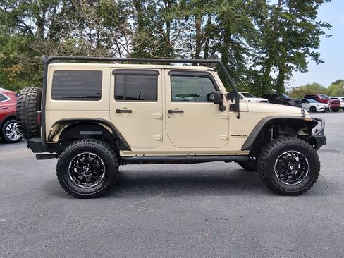 Used 2011 Jeep Wrangler Unlimited Sahara w/ Connectivity Group AWD/4WD image 3