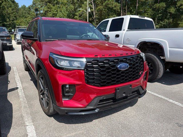 Used 2025 Ford Explorer ST AWD/4WD image 2