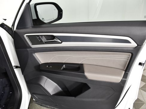 Used 2021 Volkswagen Atlas Cross Sport SE w/ Panoramic Sunroof Package FWD image 38