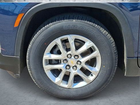 Used 2022 Chevrolet Traverse LS image 9