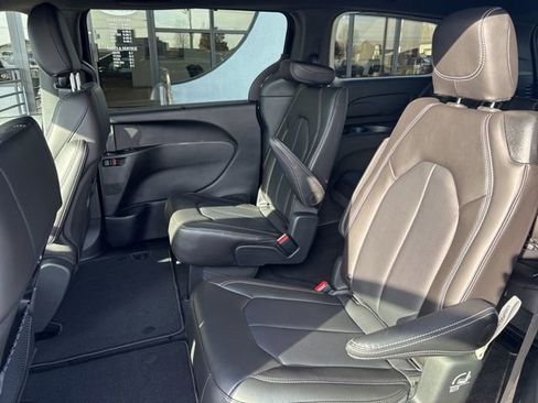 New 2026 Chrysler Pacifica Select w/ S Appearance Package FWD image 15