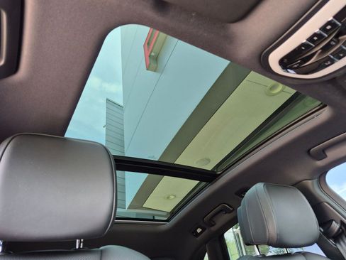 Certified 2026 Porsche Macan AWD/4WD image 25