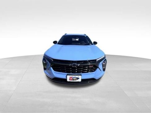 Used 2024 Chevrolet Trax RS w/ Sunroof Package FWD image 2