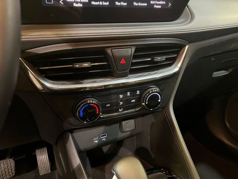 Used 2025 Buick Encore GX Preferred image 18