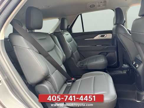 Used 2025 Ford Explorer Active w/ Active Comfort Package RWD image 22