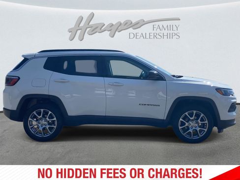 Certified 2022 Jeep Compass Latitude image 2