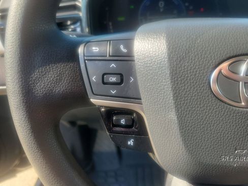 Used 2025 Toyota Camry LE w/ Convenience Package image 24