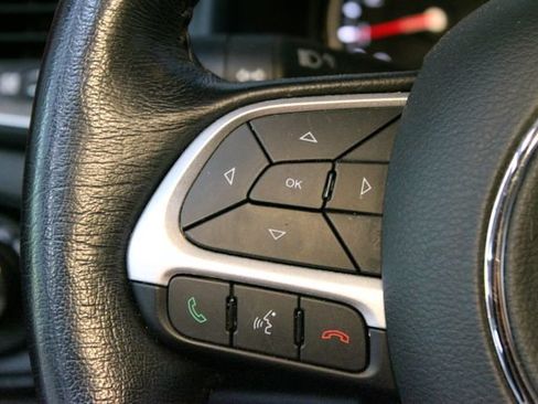 Used 2018 Jeep Renegade Latitude w/ Cold Weather Group AWD/4WD image 19