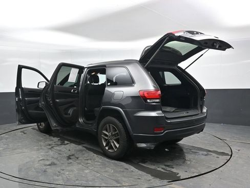 Used 2016 Jeep Grand Cherokee Laredo 75th Anniversary image 41