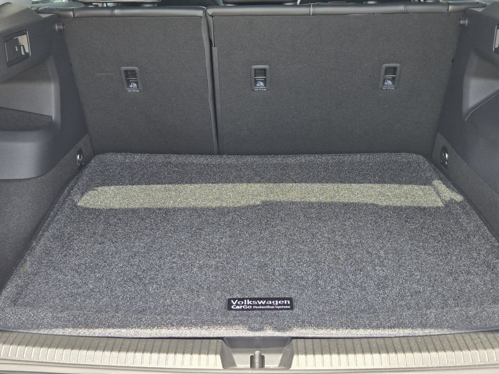 Used 2025 Volkswagen Tiguan SE AWD/4WD image 28