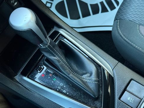 Used 2018 Toyota Corolla LE image 29