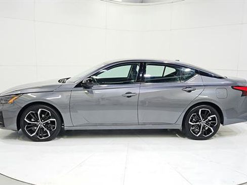 Certified 2025 Nissan Altima 2.5 SR FWD image 5