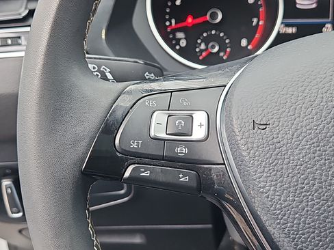 Certified 2021 Volkswagen Tiguan SE w/ Panoramic Sunroof Package image 16