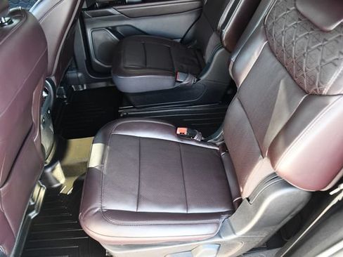 Used 2025 Ford Explorer Platinum w/ Ultimate Package AWD/4WD image 19
