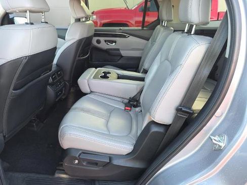 Used 2024 Honda Pilot Touring image 10