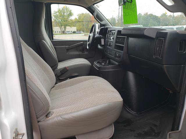 Used 2017 Chevrolet Express 2500 RWD image 14