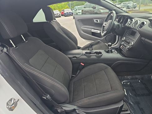 Used 2017 Ford Mustang Convertible RWD image 10