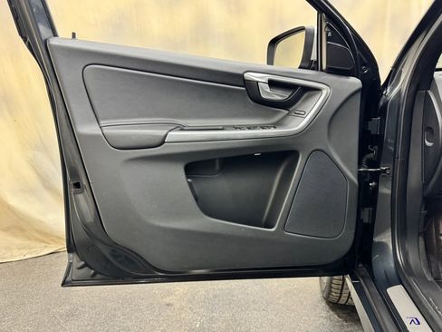 Used 2016 Volvo XC60 T6 R-Design Platinum w/ Climate Package image 12