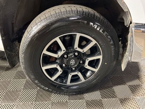 Used 2018 Toyota Tundra Limited AWD/4WD image 40
