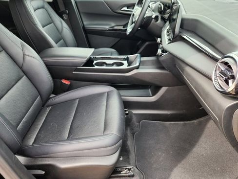 Used 2025 Chevrolet Equinox LT w/ Convenience Package II image 13