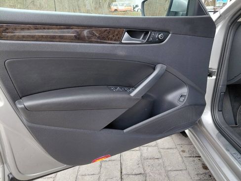 Used 2014 Volkswagen Passat TDI SEL Premium image 12